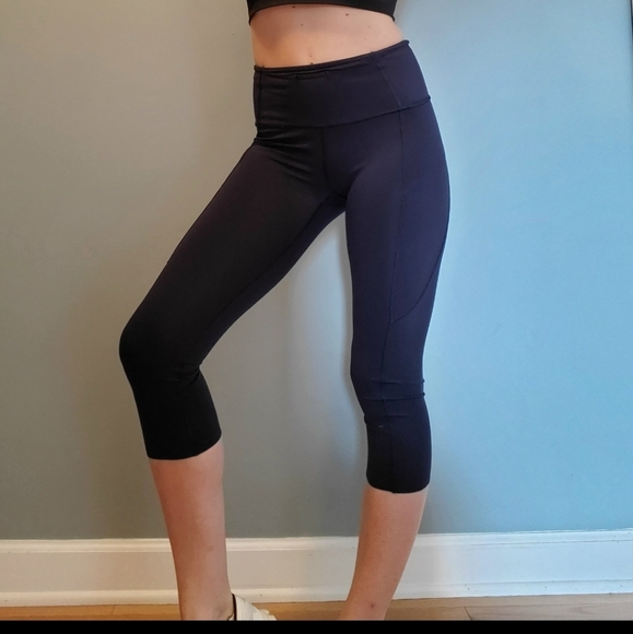 lululemon athletica Pants - Lululemon Cropped Leggings